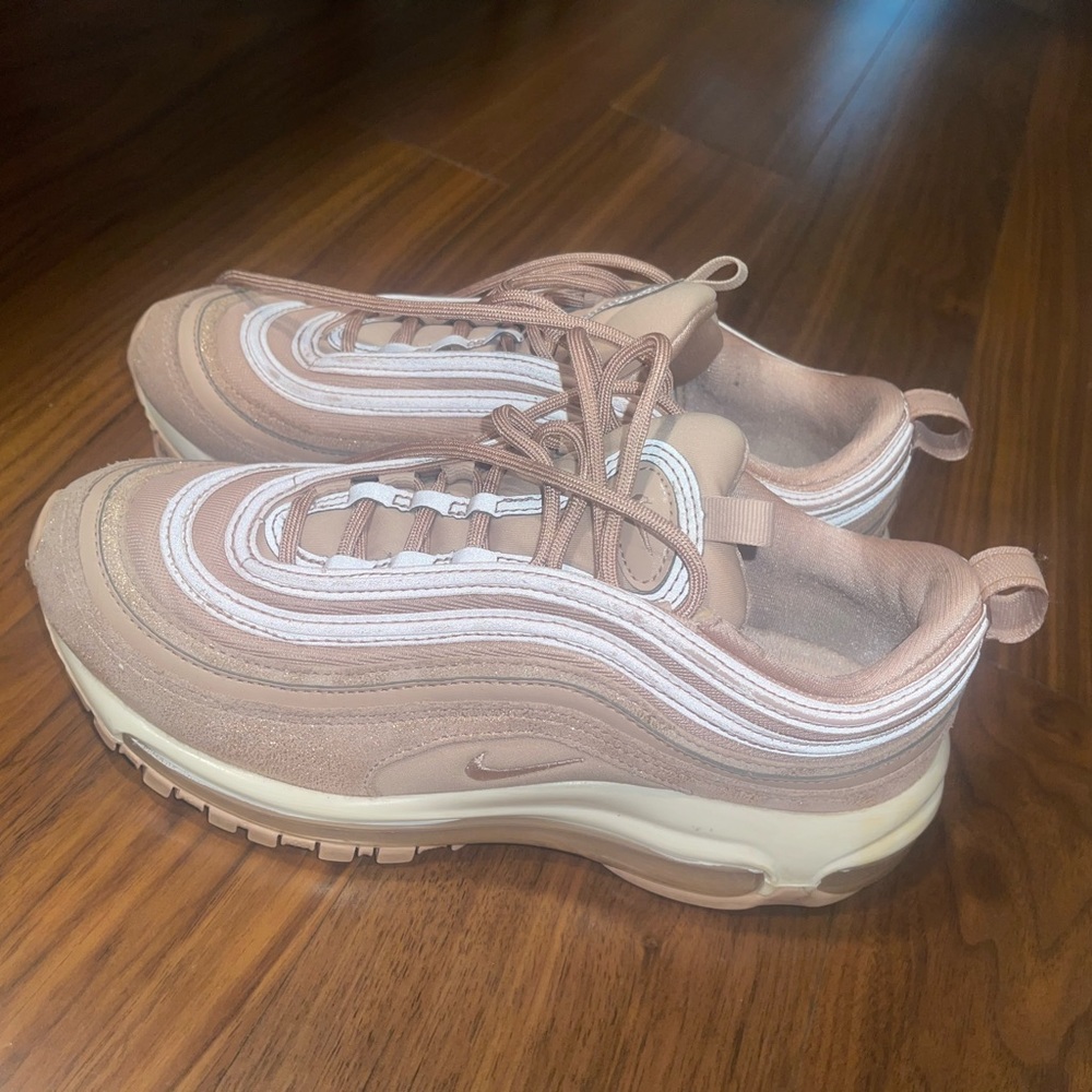 Woman’s Nike Air Max 97